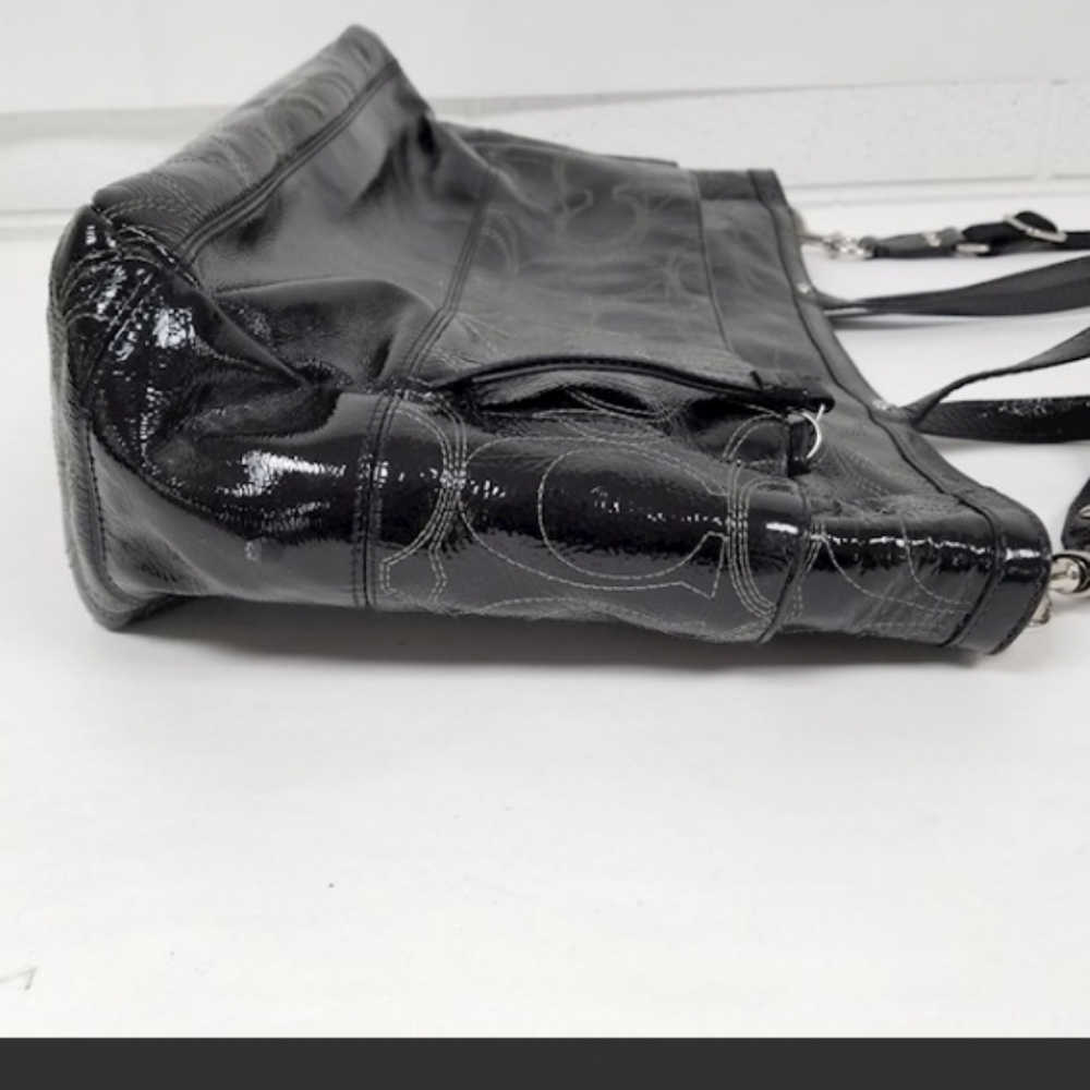 Bee-Yout-iful!! Coach Patent Leather Weekender, Signature C Diaper or Travel Bag - Picture 17 of 17